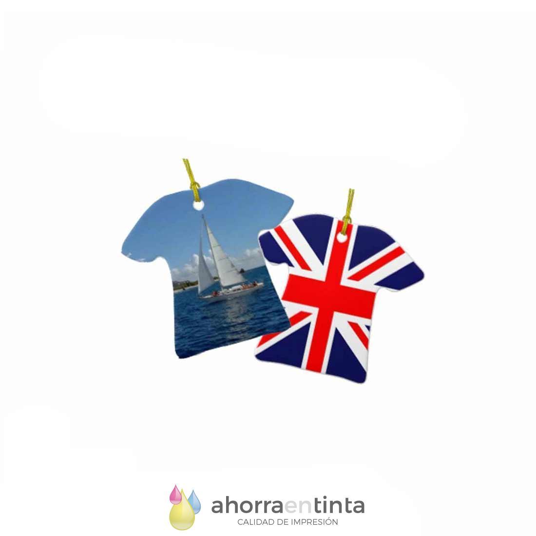 Foto de producto Colgante de cerámica con forma camiseta